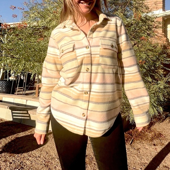 Billabong Tops - NWOT Billabong Stripped Fleece Flannel